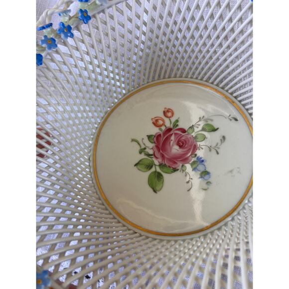 1917 Von Schierholz Porcelain Basket: German Floral Woven Trinket Dish - Picture 4 of 8